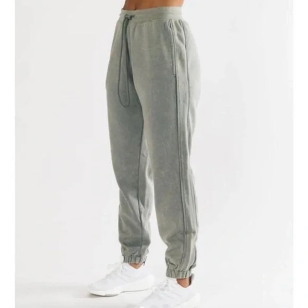 Alphalete Essential Oversized Joggers - Washed Light Grey - Small